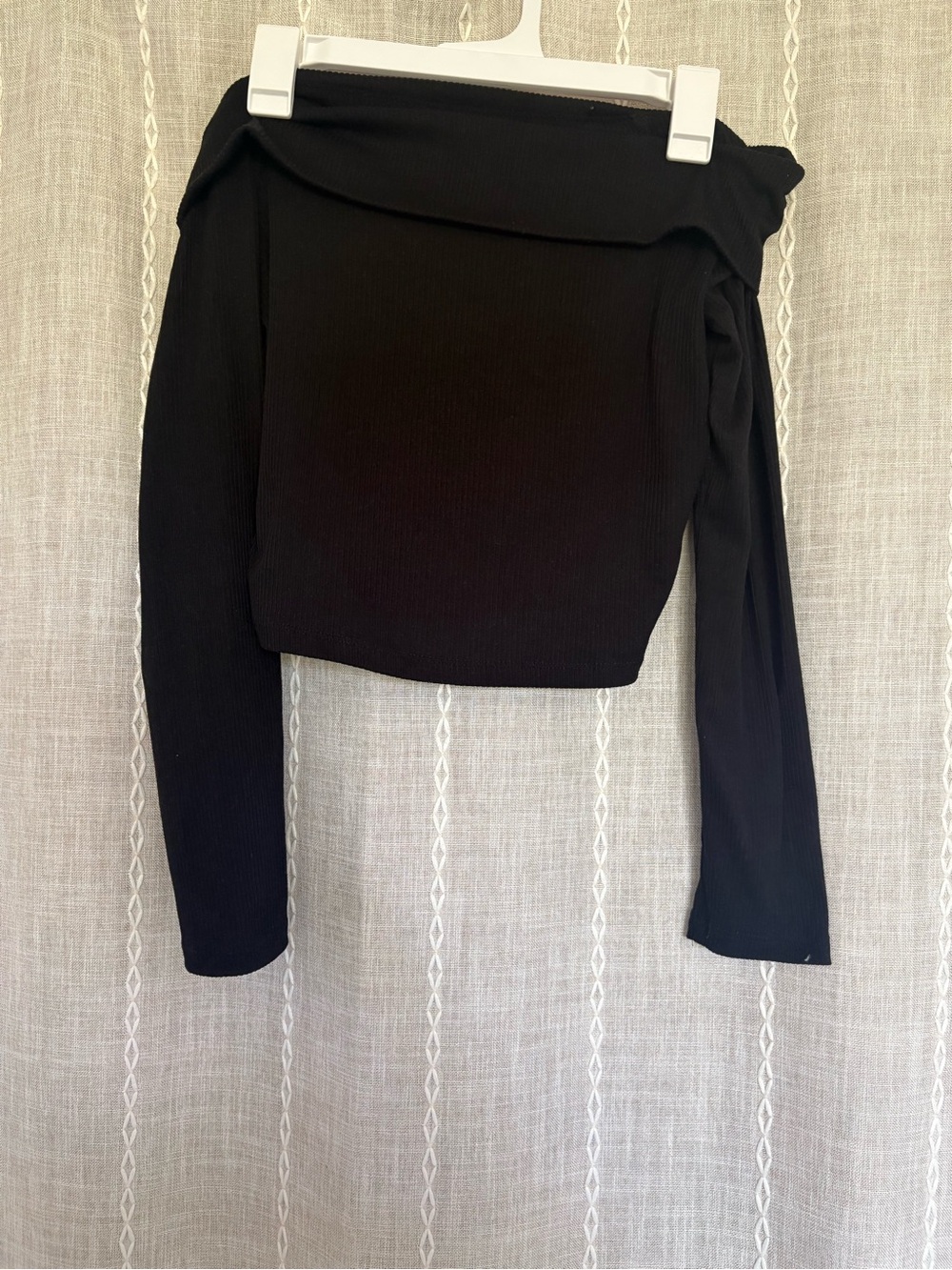 Black Off-Shoulder Ribbed Long Sleeve Crop Top